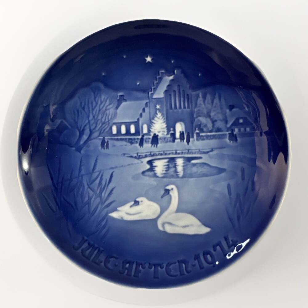 Vintage 1974 B&G Denmark - Blue Christmas Porcelain Plate Bing Grondahl